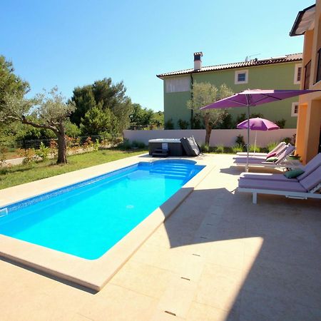 Lovely Villa With Pool, Wellness And Fenced Garden Rakalj Exterior photo