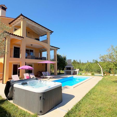 Lovely Villa With Pool, Wellness And Fenced Garden Rakalj Exterior photo
