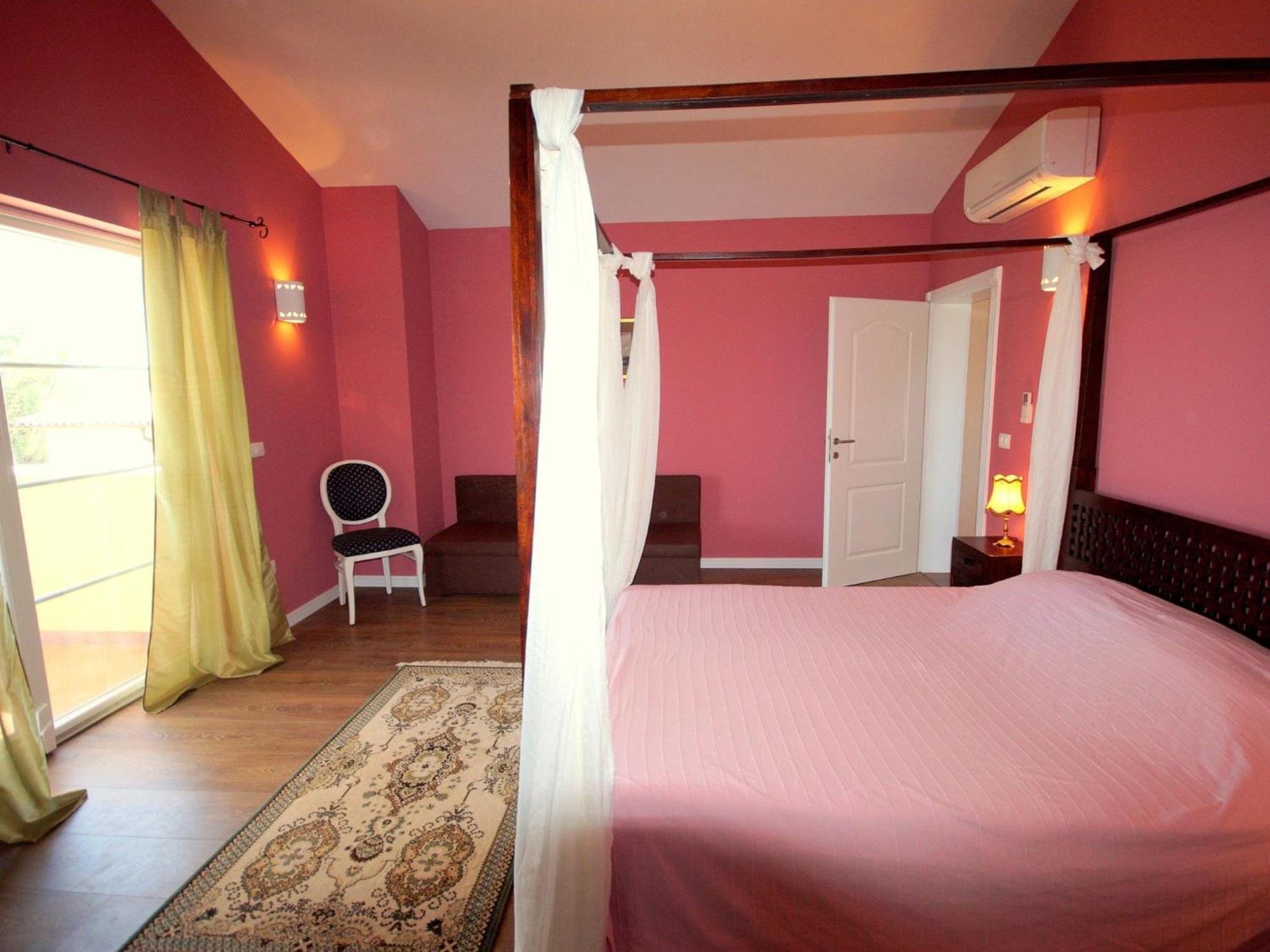 Lovely Villa With Pool, Wellness And Fenced Garden Rakalj Exterior photo